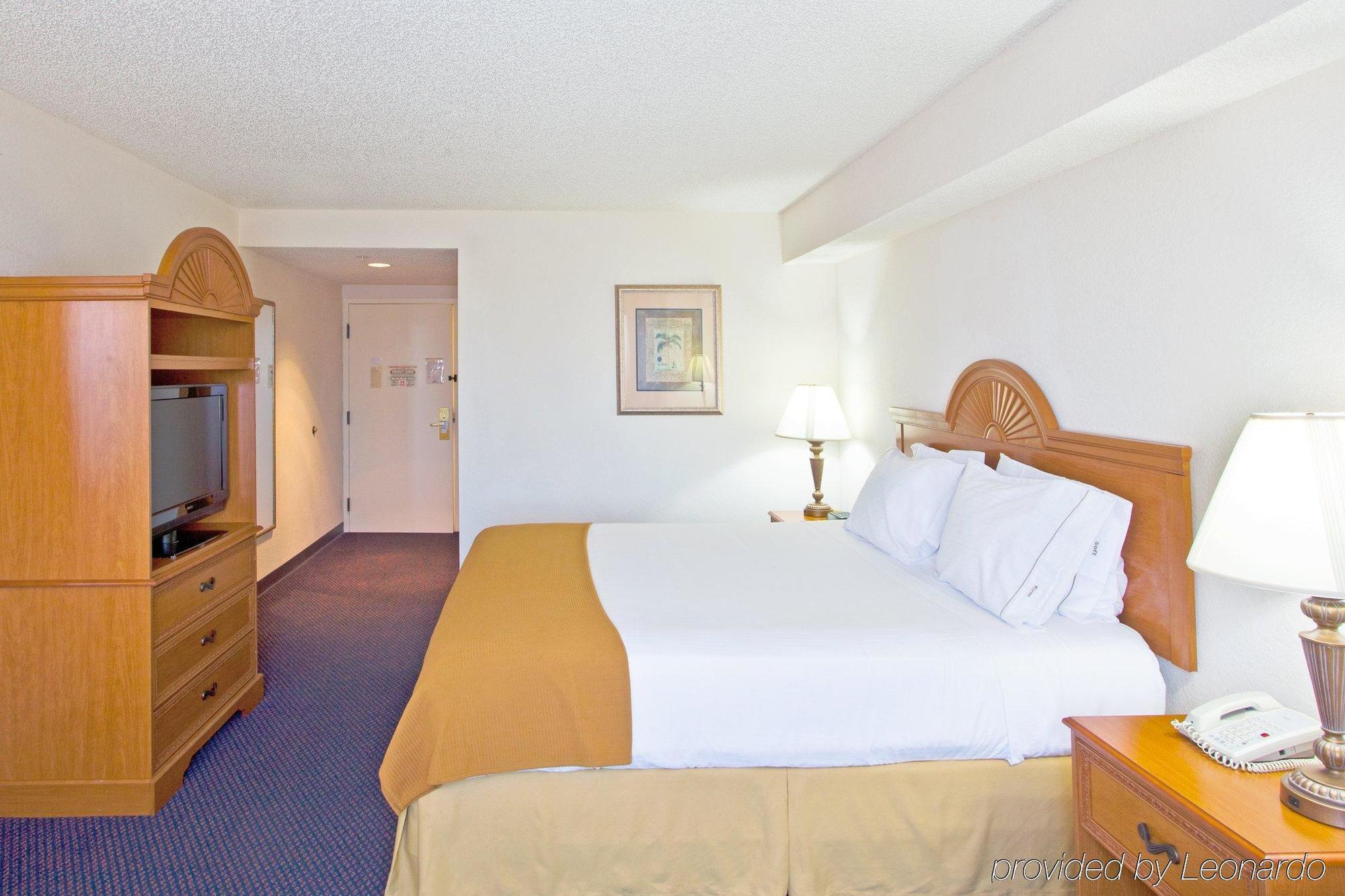 Holiday Inn Express Hotel & Suites Bonita Springs/Naples, An Ihg Hotel Room photo